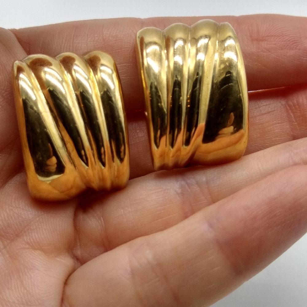 Large Gold vintage earrings Italy 14K